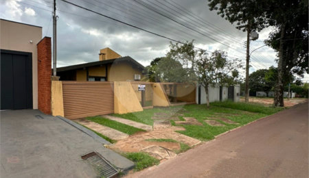 Casa à venda com 3 quartos, sendo 1 suíte,  em Portal do Morumbi, Ponta Porã, MS