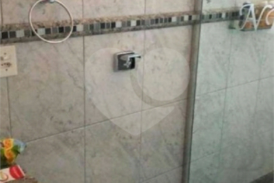 Sobrado à venda com 4 quartos, sendo 3 suítes, em Vila Irmãos Arnoni, São Paulo, SP