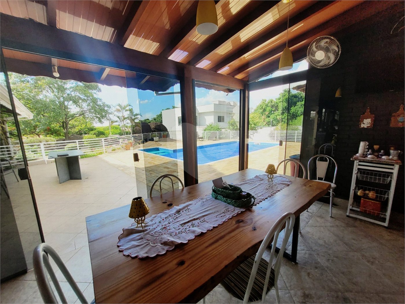 Casa à venda com 4 quartos, sendo 3 suítes,  no condomínio Acmti - Colinas do Mosteiro, Terras de Itaici e Recanto dos Pássaros, Indaiatuba - SP