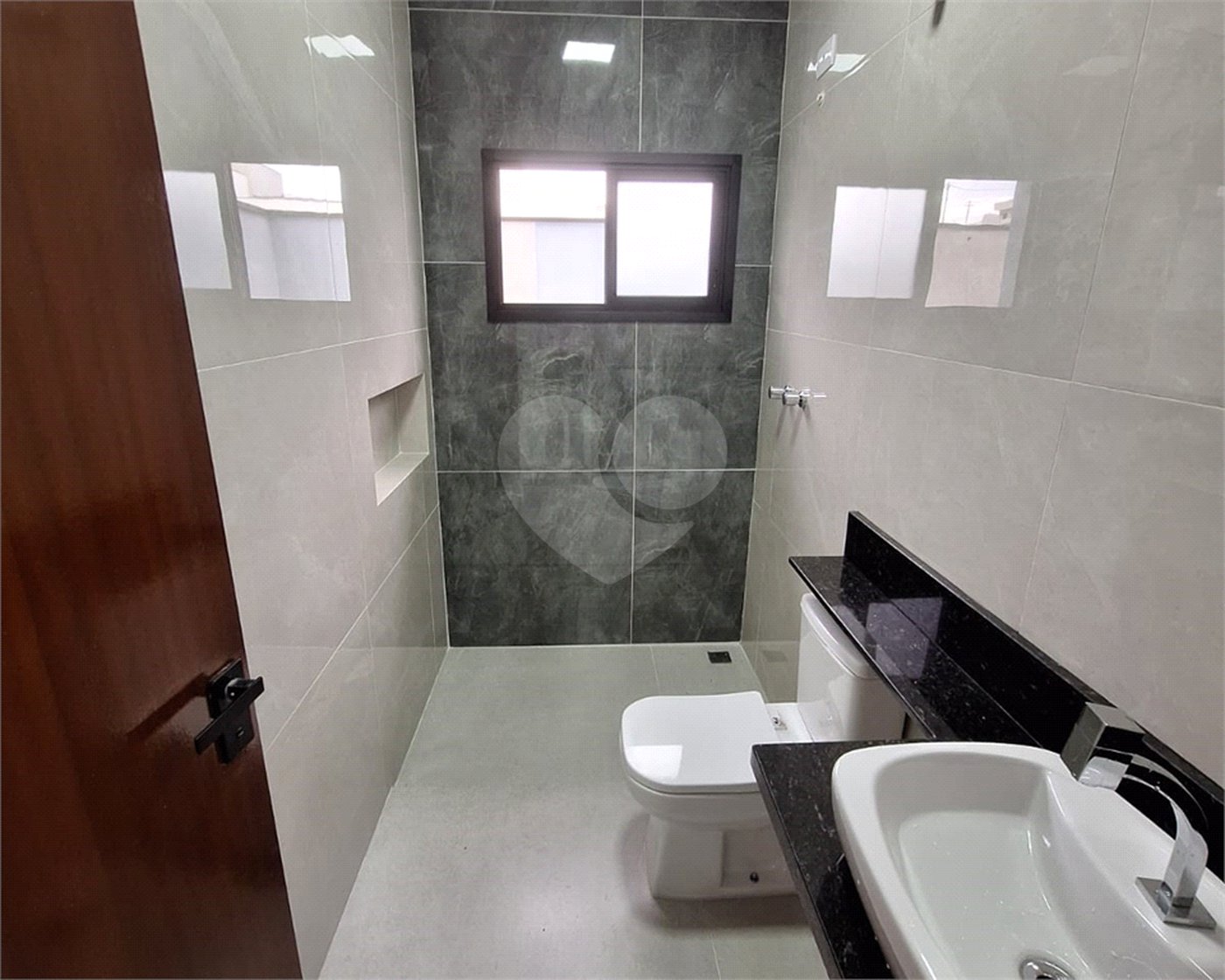 Casa à venda com 3 quartos, sendo 1 suíte,  no condomínio Helena Maria, Sorocaba - SP