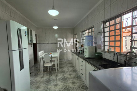 Casa à venda com 4 quartos, sendo 1 suíte,  em Villarejo Sopé da Serra (Vilarejo), Cabreúva, SP