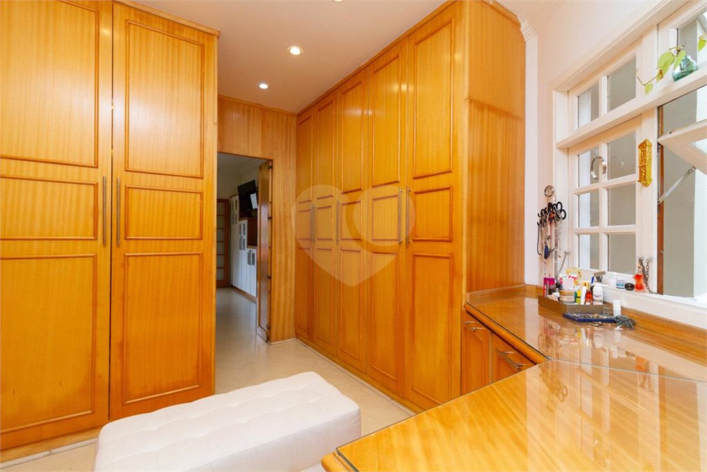 Casa à venda com 4 quartos, sendo 2 suítes, no condomínio Da Serra, São Paulo - SP