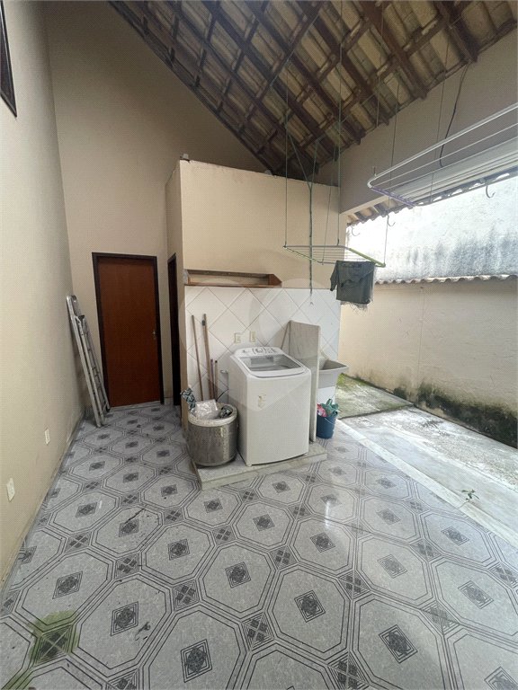 Casa à venda com 5 quartos, sendo 3 suítes, no condomínio Recanto das Palmeiras, Rio de Janeiro - RJ