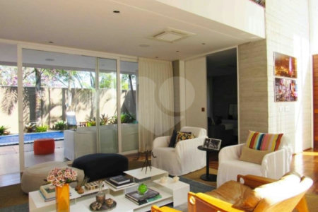 Casa à venda com 4 suítes no condomínio Bauhaus, São Paulo - SP