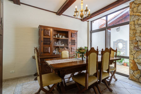 Casa à venda com 3 quartos, sendo 1 suíte, em Alto da Boa Vista, São Paulo, SP