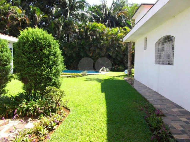 Casa Térrea à venda com 4 quartos, sendo 2 suítes,  em Interlagos, São Paulo, SP