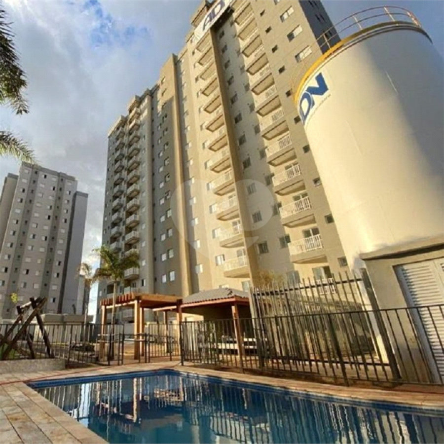 Apartamento no Condomínio Parque das Acácias.