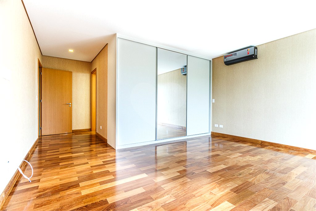Casa à venda com 4 suítes no condomínio Villagio Quadrifolio, São Paulo - SP