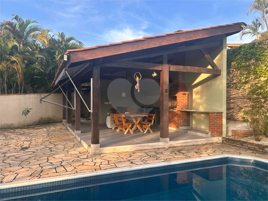Casa à venda ou para alugar com 3 quartos, sendo 1 suíte, no condomínio Recanto Florido, Vinhedo - SP