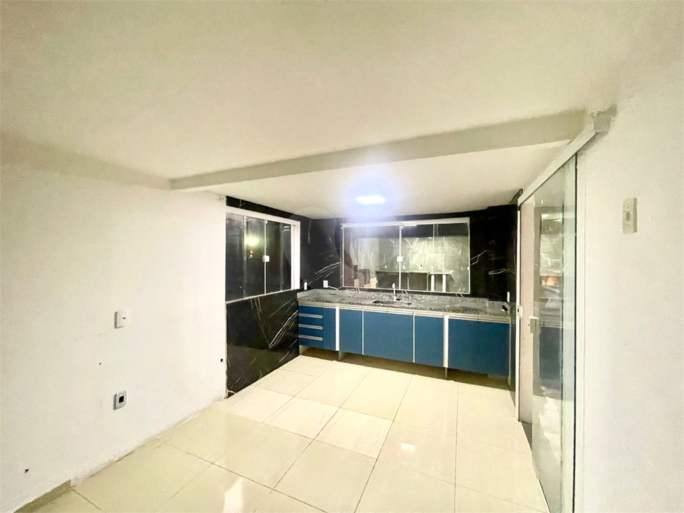 Casa em condomínio à venda com 3 quartos, sendo 2 suítes,  em Praia Rasa, Armação dos Búzios, RJ