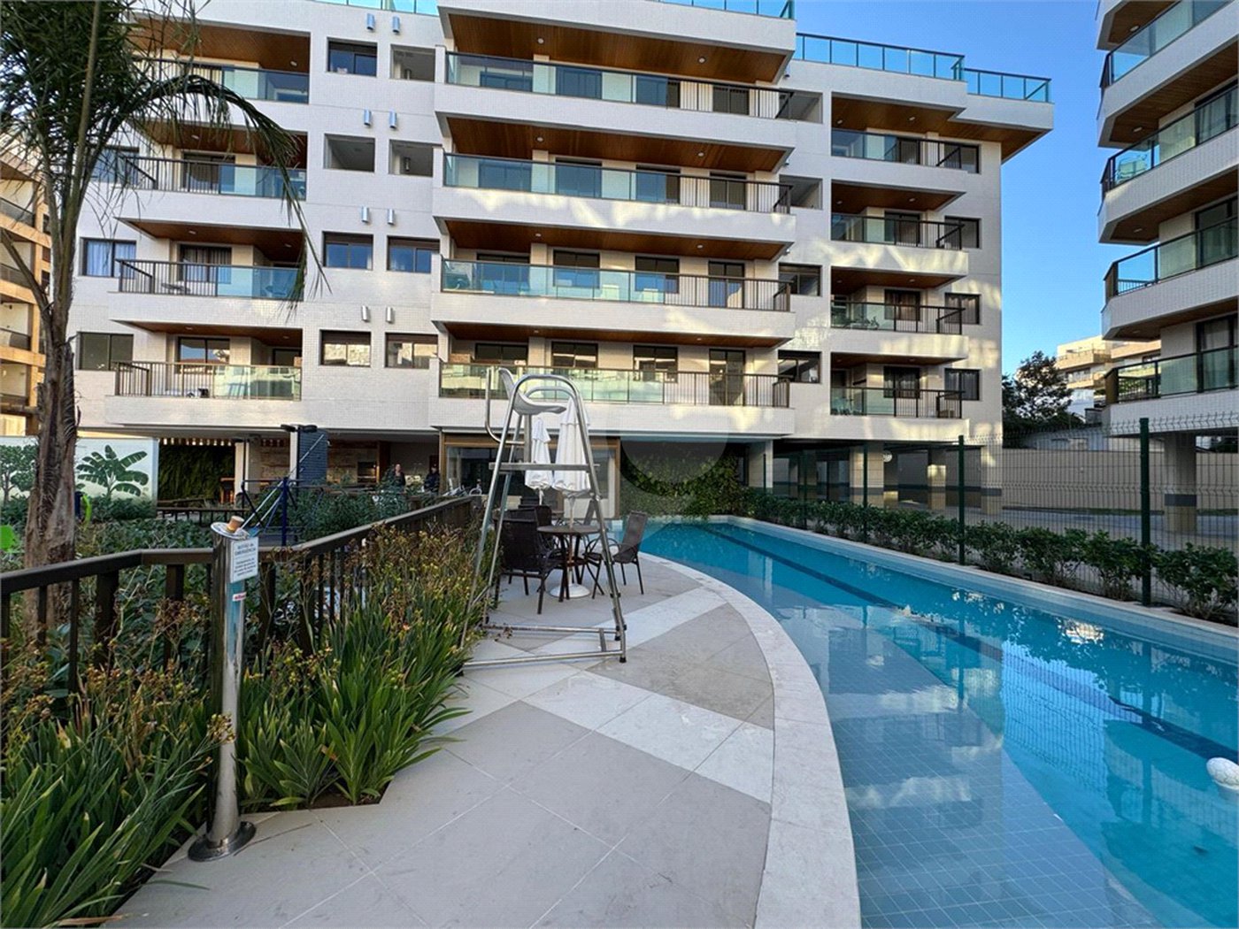 Apartamento à venda com 3 quartos, sendo 1 suíte, em Vila Nova, Cabo Frio, RJ