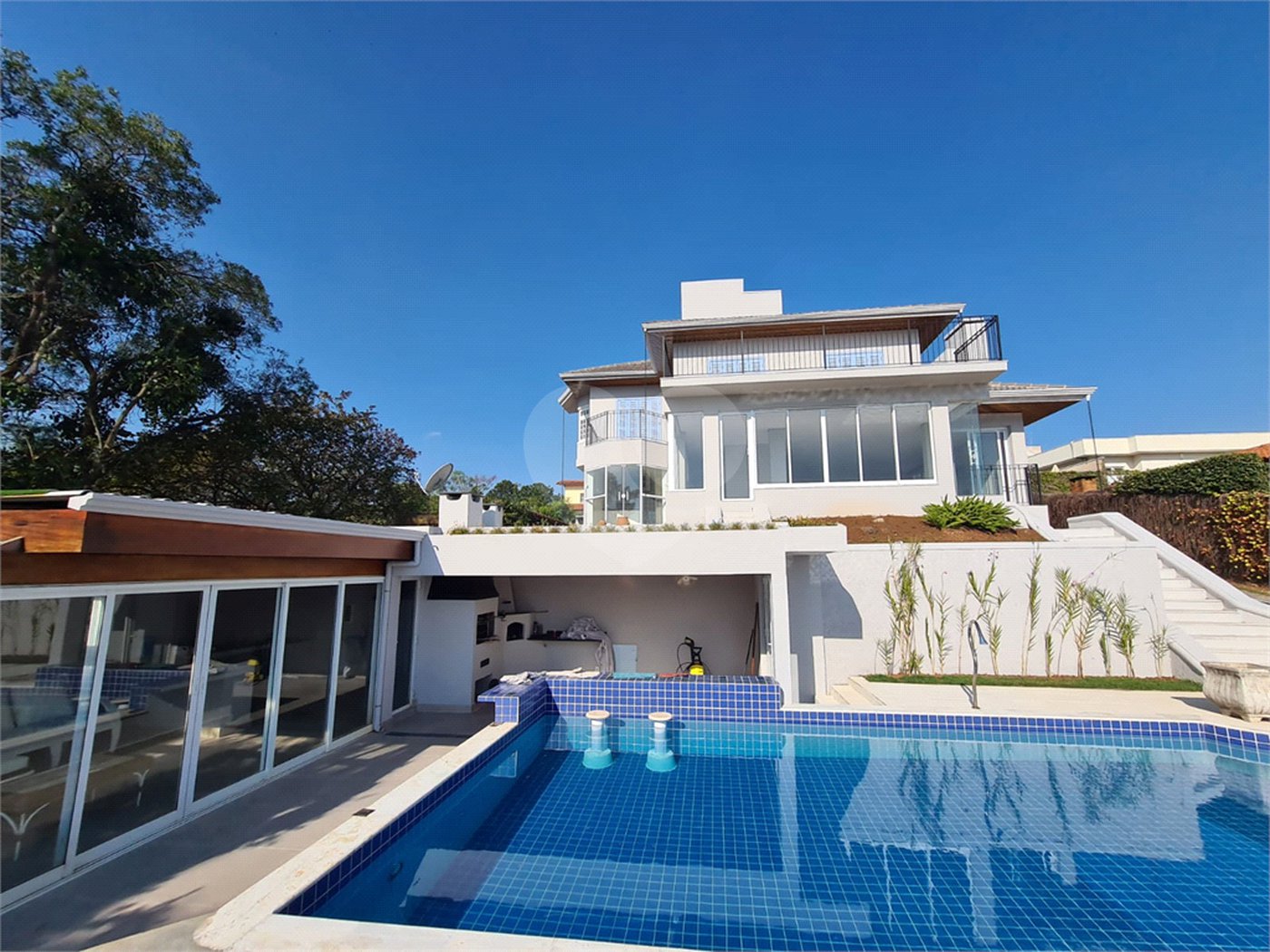 Casa à venda com 3 suítes no condomínio Estância Marambaia, Vinhedo - SP
