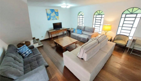 Casa à venda com 6 quartos, sendo 1 suíte,  em Vila Morse, São Paulo, SP