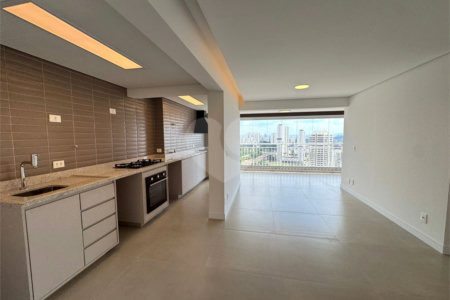 Apartamento à venda com 3 quartos, sendo 1 suíte,  em Vila Anastácio, São Paulo, SP