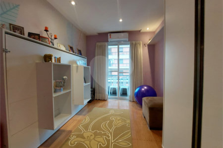 Apartamento à venda com 3 quartos, sendo 1 suíte, em Real Parque, São Paulo, SP