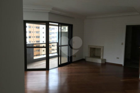 Apartamento à venda com 4 quartos, sendo 2 suítes,  em Vila Andrade, São Paulo, SP
