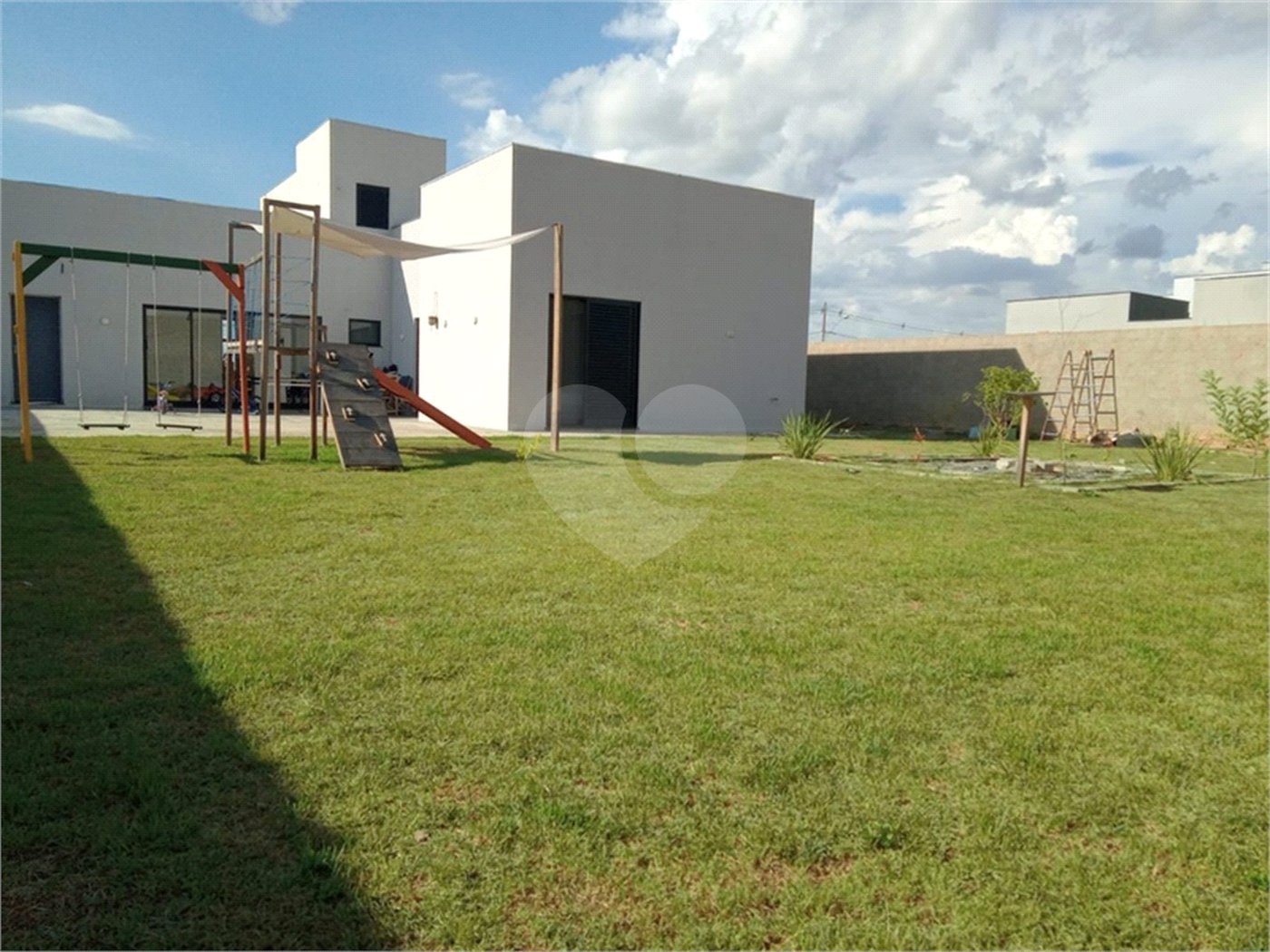 Casa à venda com 3 quartos, sendo 1 suíte, no condomínio Village Ipanema Ii, Araçoiaba da Serra - SP