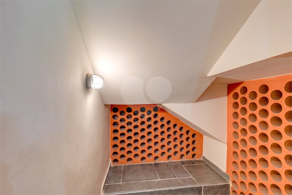 Casa à venda com 5 quartos, sendo 3 suítes, no condomínio Granja do Morumbi, São Paulo - SP