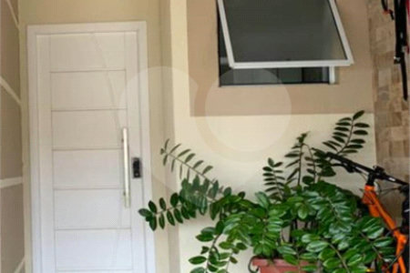 Casa térrea no Condomínio Moradas I.