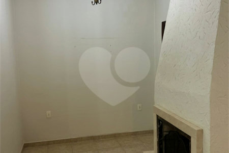 Casa à venda com 2 suítes no condomínio Recanto dos Ipes, Atibaia - SP