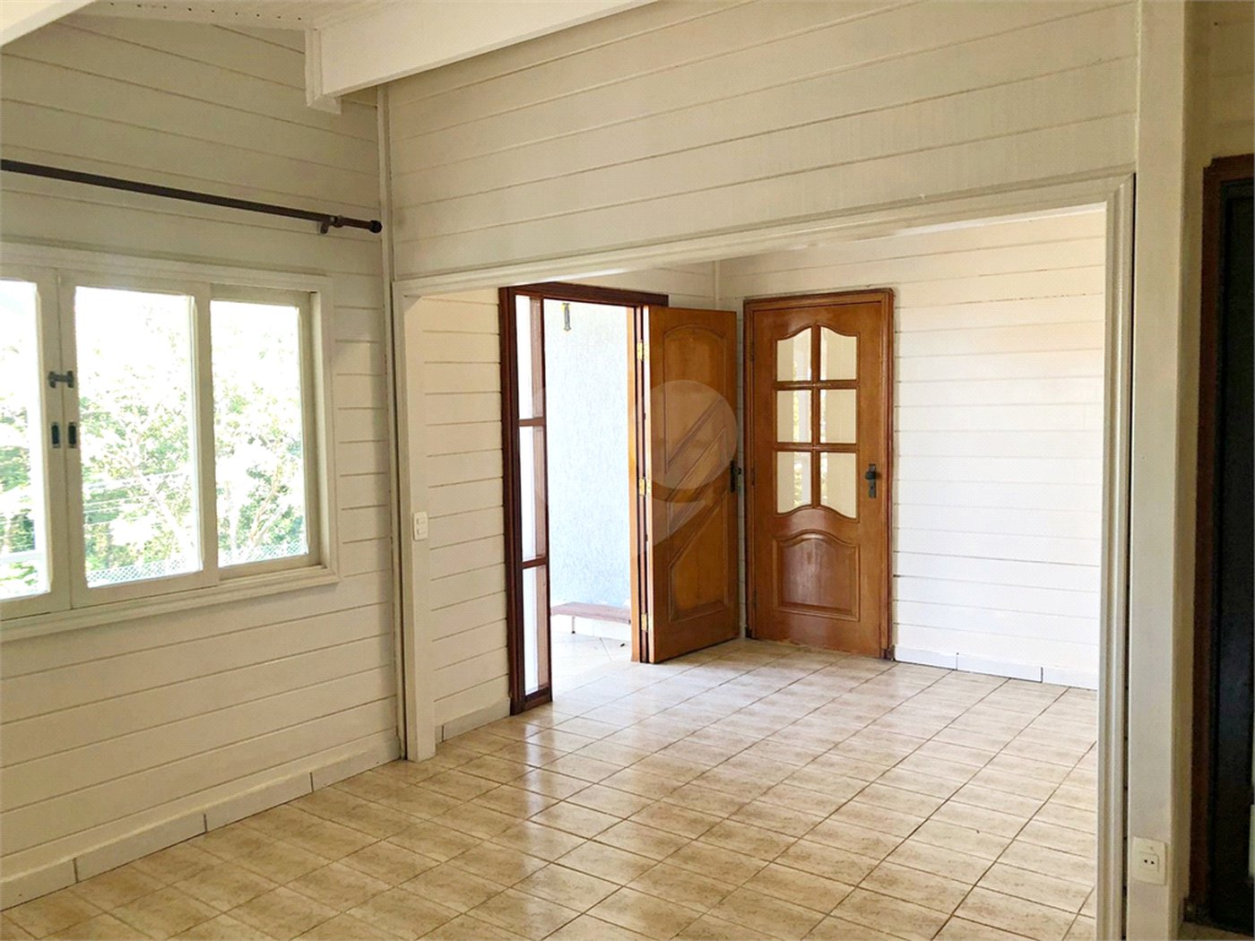 Casa à venda com 4 quartos, sendo 2 suítes, no condomínio Estância Marambaia, Vinhedo - SP