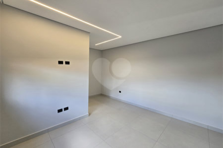 Maravilhosa Casa térrea em condomínio fechado no Portal Lamis, com 3 suítes, piscina privativa e persianas elétricas em excelente condomínio com salão de festas, piscina, quadras de tênis, beach tênis e campo de futebol. Vista cinematográfica da Pedra Grande.