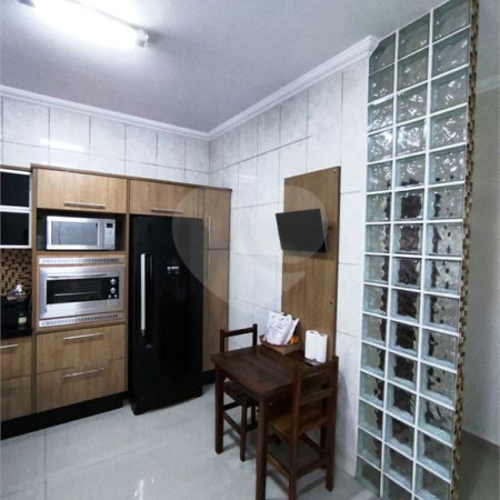 Sobrado à venda com 3 quartos, sendo 1 suíte,  em Residencial Colinas, Mogi das Cruzes, SP
