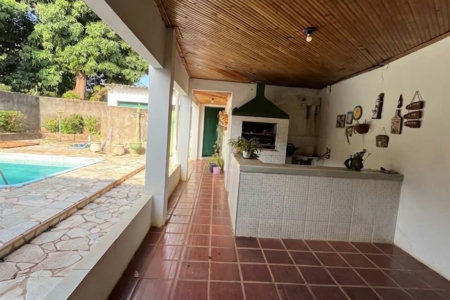 Casa à venda com 3 quartos, sendo 1 suíte, em Jardim das Oliveiras, Três Lagoas, MS