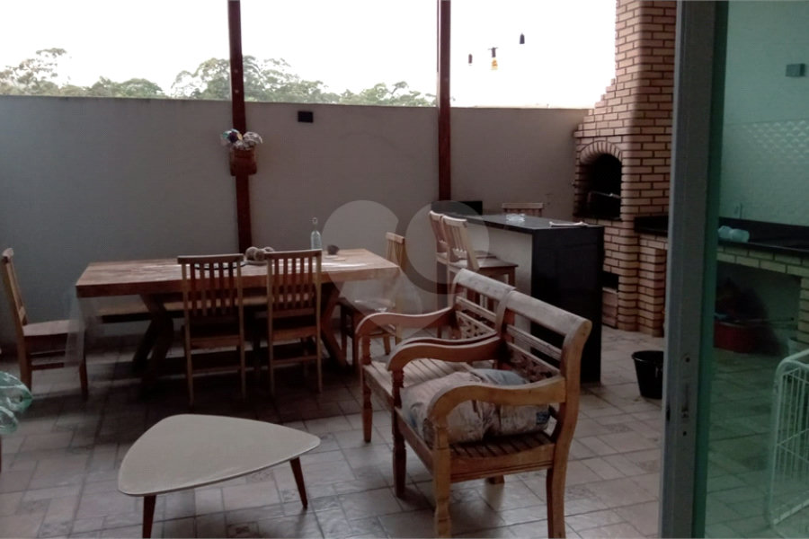 Casa à venda com 3 quartos, sendo 1 suíte,  no condomínio Forest Hills, Guarulhos - SP