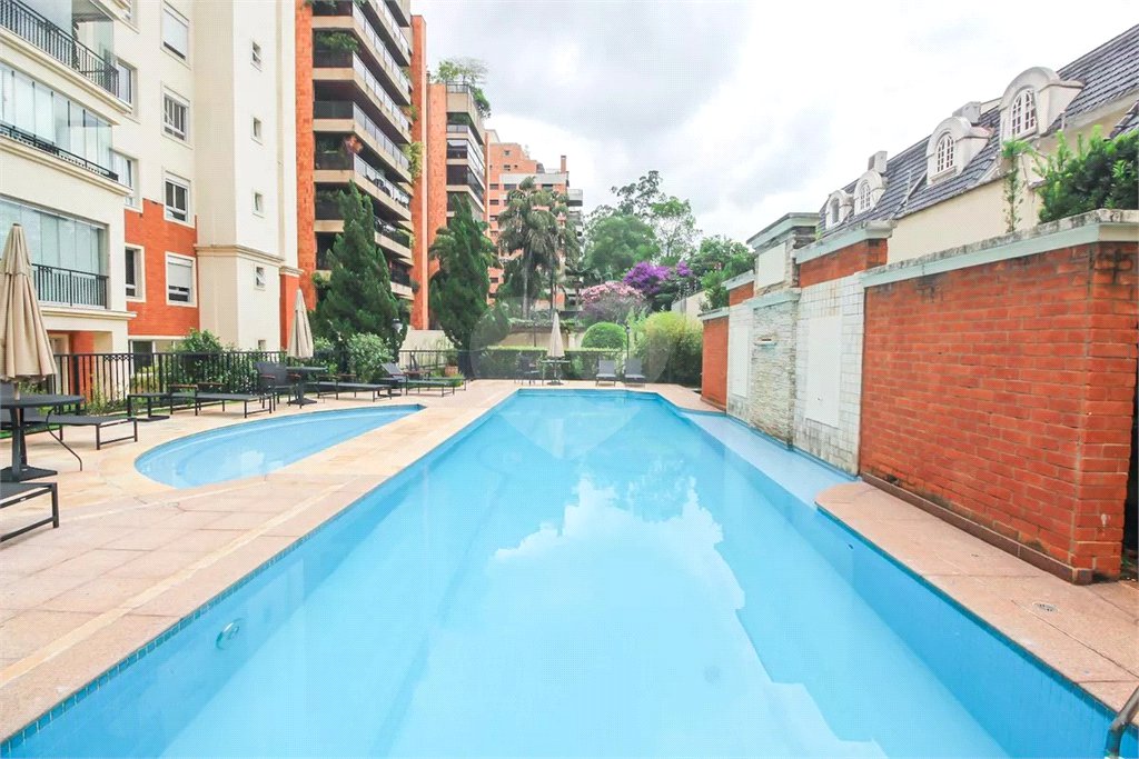 Apartamento à venda com 3 suítes em Real Parque, São Paulo, SP
