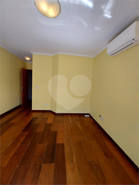 Sobrado à venda com 3 quartos, sendo 2 suítes, em Vila Romero, São Paulo, SP