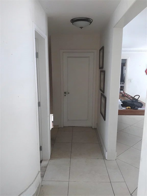 Casa à venda com 6 quartos, sendo 3 suítes, em Jardim Guedala, São Paulo, SP