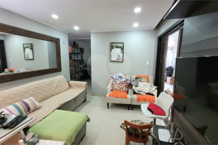 Casa de Vila à venda com 3 quartos, sendo 2 suítes, em Jardim Marajoara, São Paulo, SP