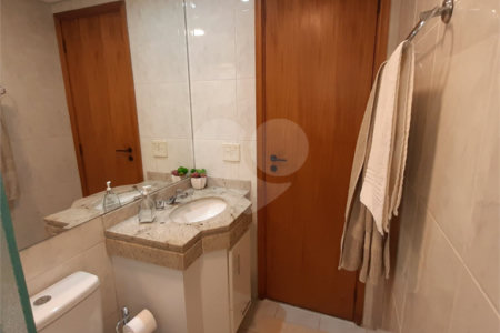 Apartamento à venda com 3 quartos, sendo 1 suíte, em Campo Belo, São Paulo, SP
