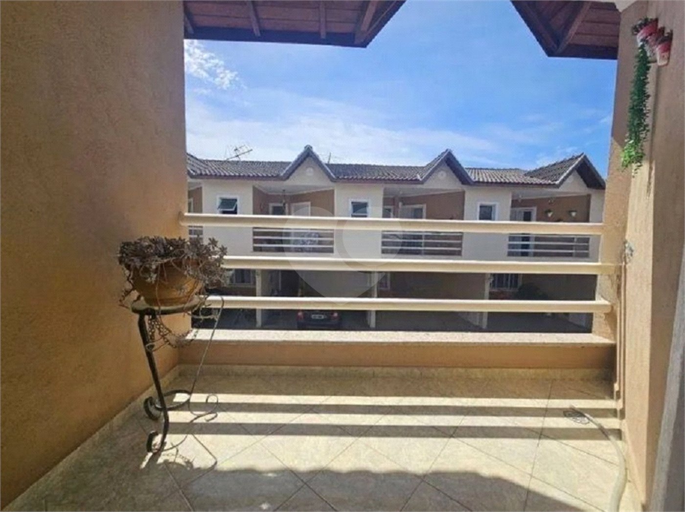 Casa à venda com 3 quartos, sendo 1 suíte,  no condomínio Residencial Villagio Vitória, Guarulhos - SP