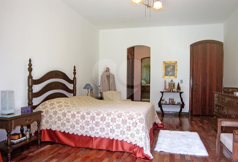 Casa à venda com 5 quartos, sendo 4 suítes, em Alto da Boa Vista, São Paulo, SP