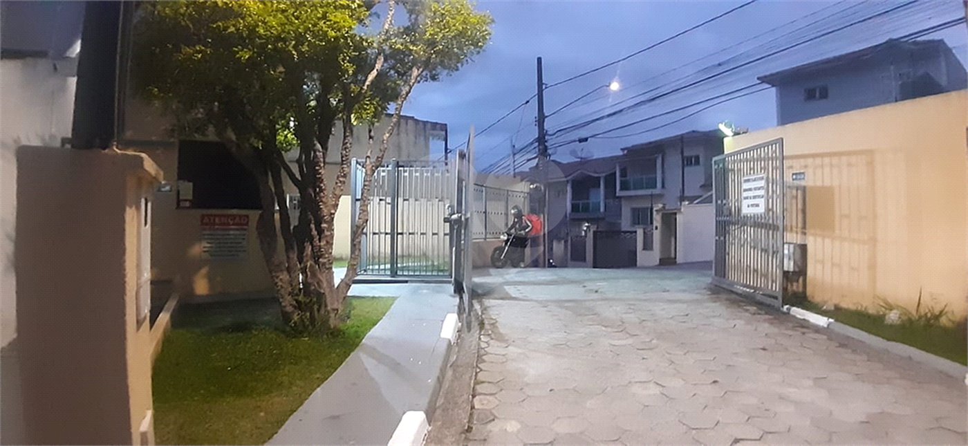 Casa à venda com 3 quartos, sendo 1 suíte, no condomínio Village Palmas, São Paulo - SP