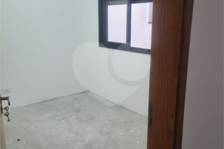Sobrado à venda com 3 quartos, sendo 1 suíte, em Vila São Paulo, São Paulo, SP