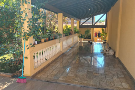 Sobrado com 3 quartos à venda com área gourmet completa e 5 vagas de garagem – Santa Marta - São Carlos/SP
