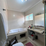Casa à venda com 5 quartos, sendo 2 suítes,  em Jardim Maristela, Atibaia, SP