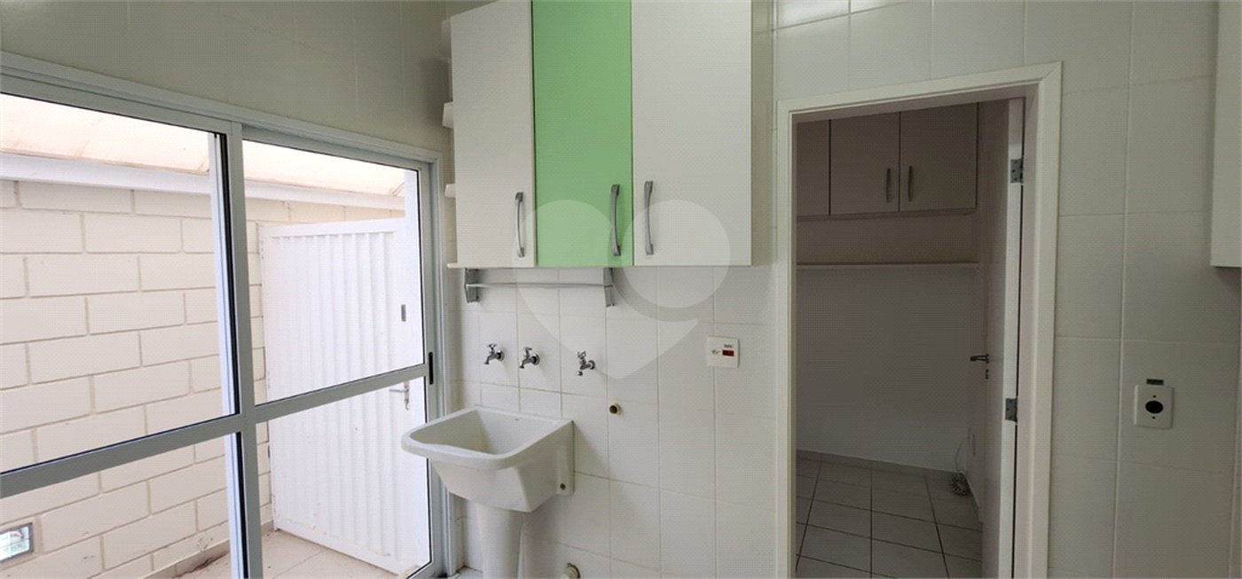 Casa à venda com 3 suítes no condomínio Recanto dos Paturis, Vinhedo - SP