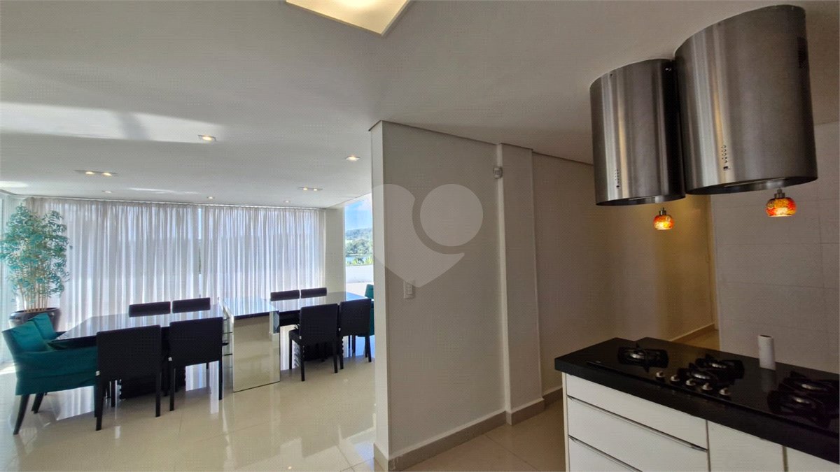 Casa à venda ou para alugar com 5 quartos, sendo 4 suítes, no condomínio Shamballa II, Atibaia - SP