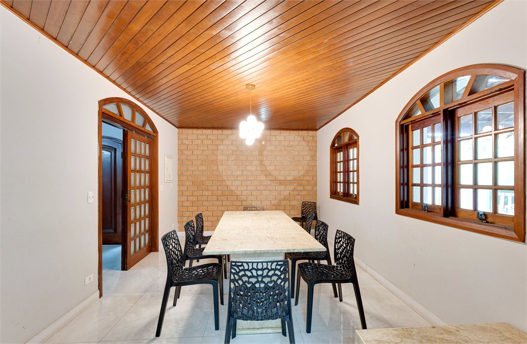 Casa Térrea à venda com 5 quartos, sendo 2 suítes, em Alto da Boa Vista, São Paulo, SP