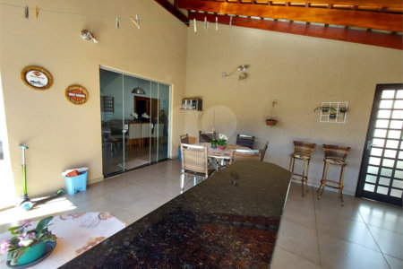 Casa à venda com 4 quartos, sendo 2 suítes, no condomínio Nascente do Jaraguá, Araraquara - SP