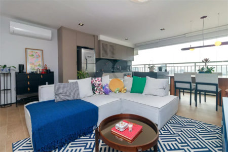 Apartamento à venda com 3 quartos, sendo 1 suíte,  em Santo Amaro, São Paulo, SP