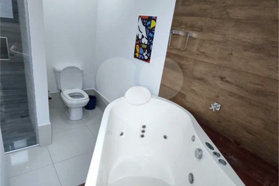 Casa à venda com 3 quartos, sendo 2 suítes, no condomínio Filipe de Vitry, São Paulo - SP