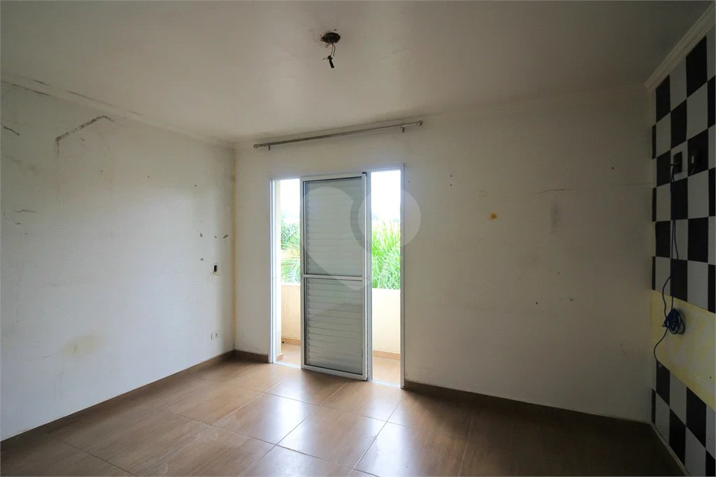 Casa à venda com 3 quartos, sendo 1 suíte, no condomínio Village St. Louis, São Paulo - SP
