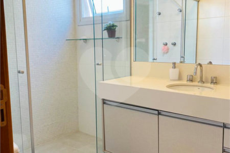Casa à venda com 4 quartos, sendo 2 suítes, no condomínio Residencial Vila Lagos, São Paulo - SP