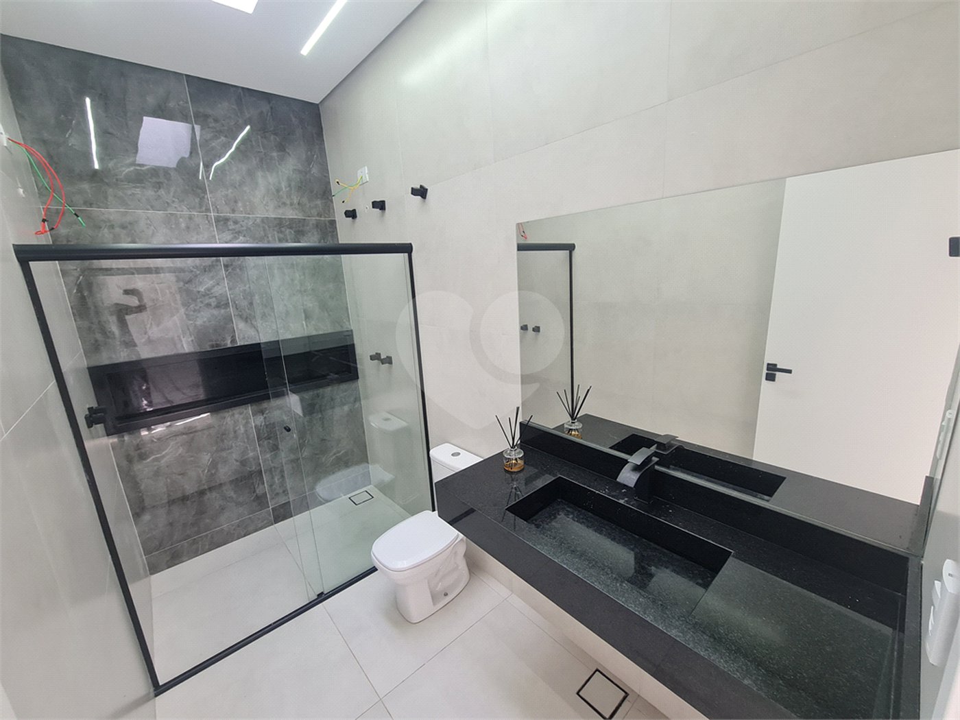 Casa à venda com 3 quartos, sendo 1 suíte, no condomínio Vilagio Wanel, Sorocaba - SP