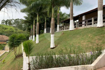 Chácara à venda ou para alugar com 5 quartos, sendo 4 suítes,  em Ouro Fino, Santa Isabel, SP